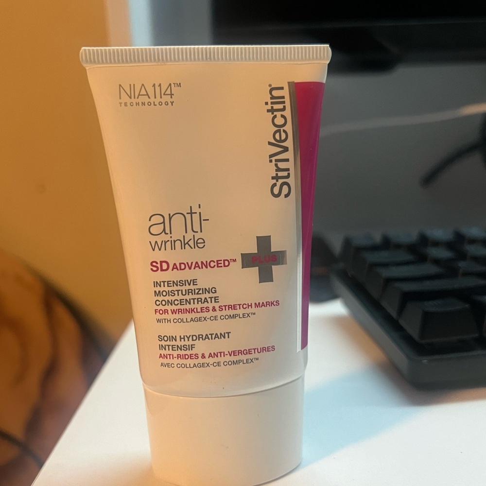 StriVectin SD Advanced Plus Moisturizer - White and Pink